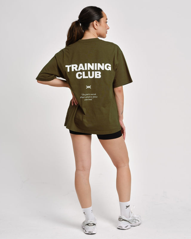 Caged T-Shirt Training Club – Armeegrün