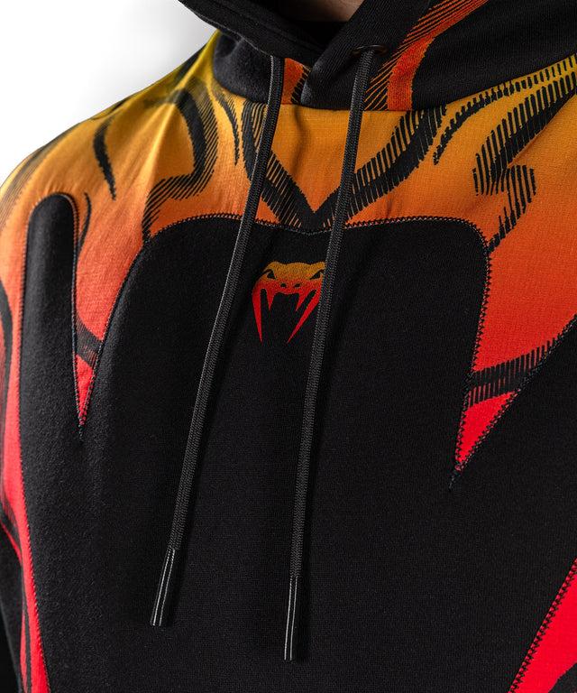 Venum Hoodie TEKKEN 8 Pullover Yoshimitsu - Schwarz/Orange - Foto 5