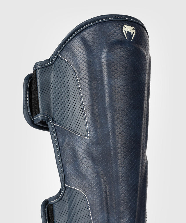 Venum Schienbeinschoner Impact Evo Scales – Nachtblau