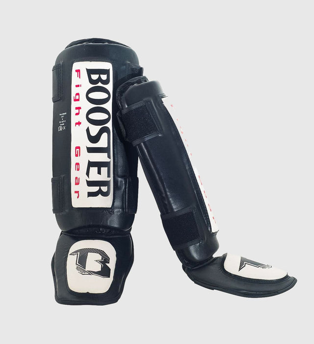 Booster Schienbeinschoner Thai Striker - Schwarz/Weiss - The Fight Company Deutschland