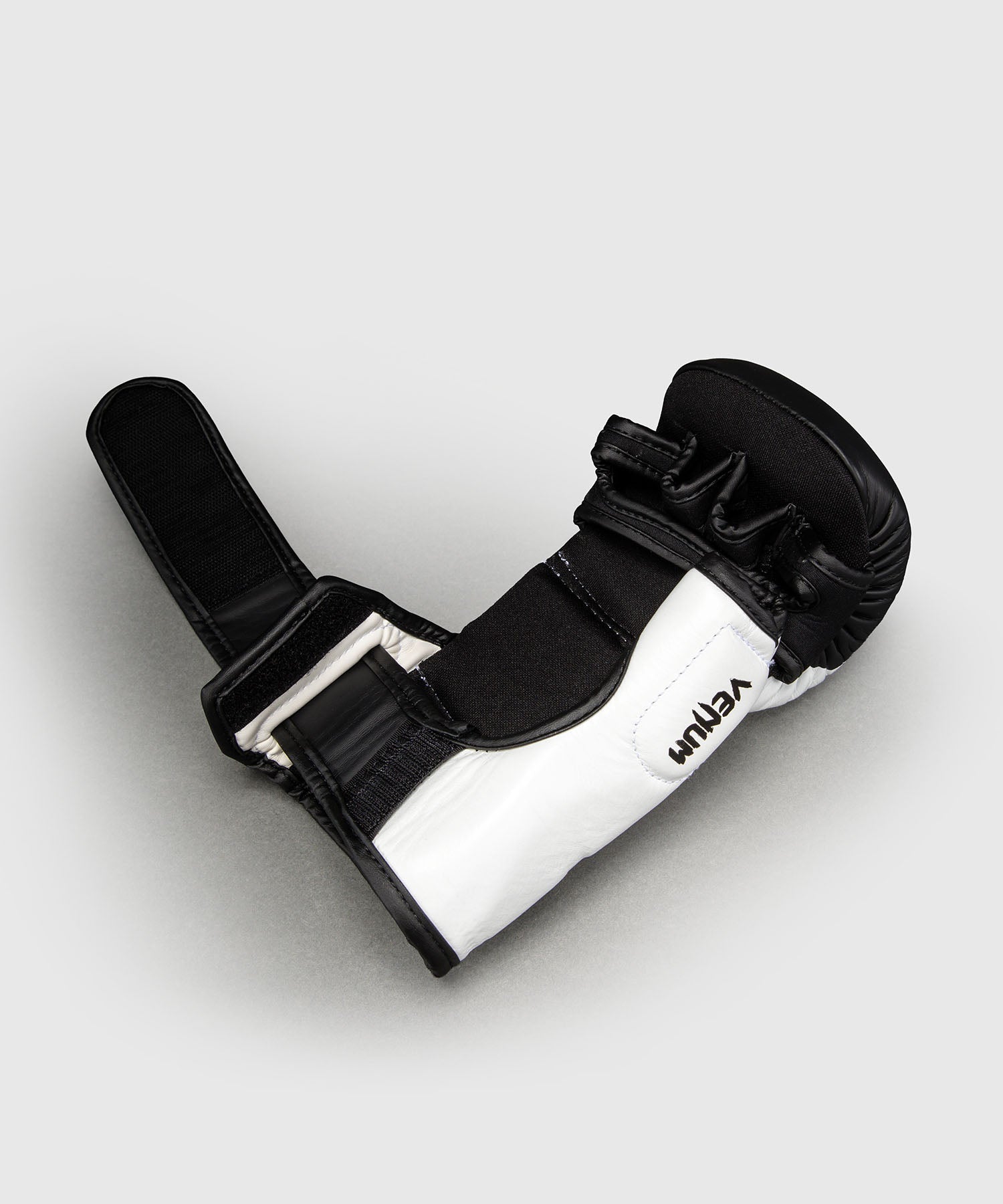 Venum MMA-Handschuhe Attack 2.0 - Schwarz/Weiß