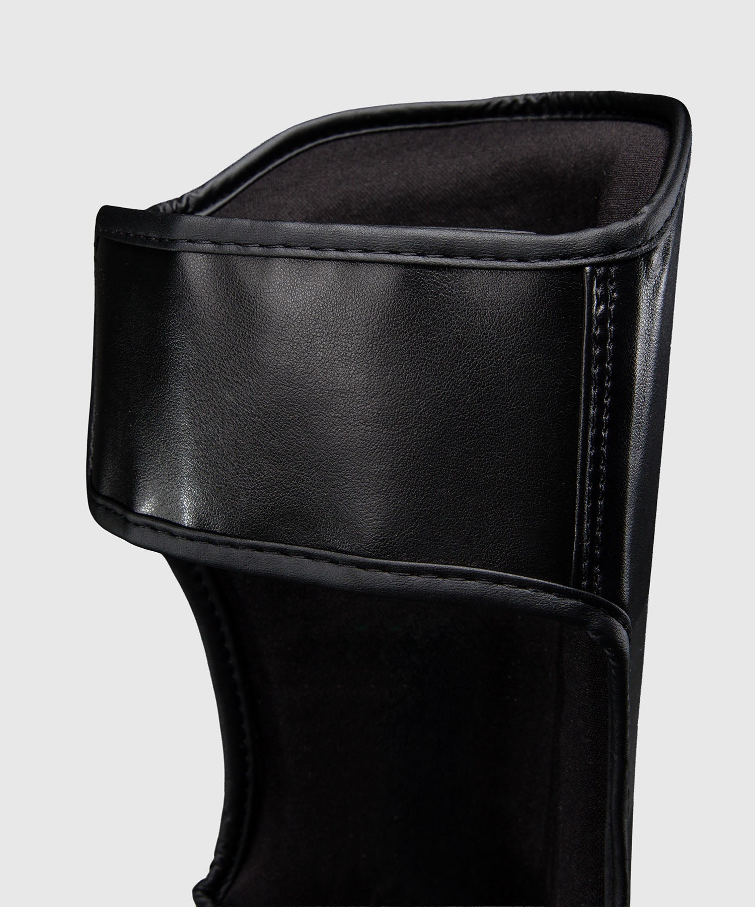 Ringhorns Schienbeinschoner Charger - Schwarz/Gold