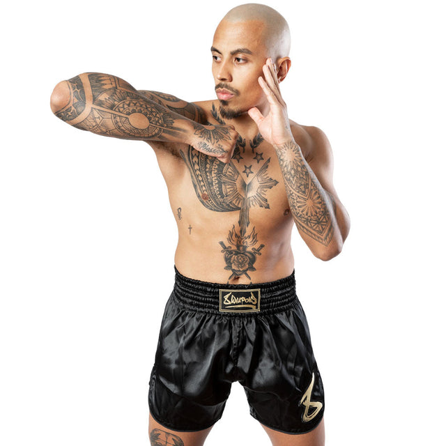 8 WEAPONS Muay-Thai-Shorts Strike - Schwarz/Gold