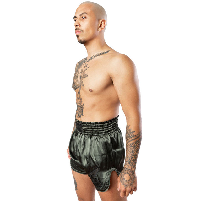 8 WEAPONS Muay-Thai-Shorts Strike - Oliv