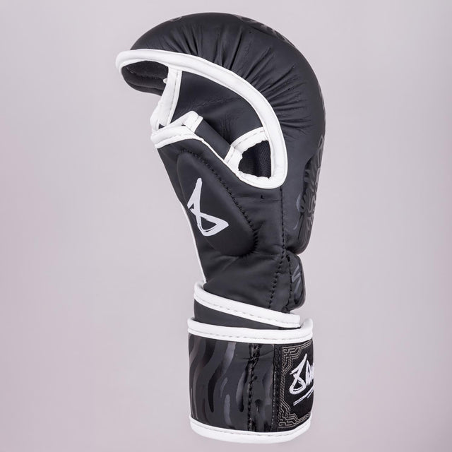 8 WEAPONS MMA-Handschuhe Sak Yant Big Tiger - Schwarz
