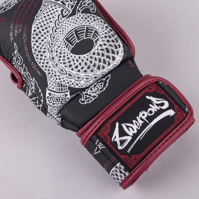 8 WEAPONS MMA Handschuhe Sak Yant Naga - Schwarz/Weinrot