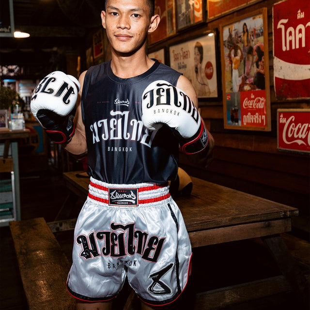 8 WEAPONS Muay-Thai-Shorts Bangkok - Weiß/Schwarz