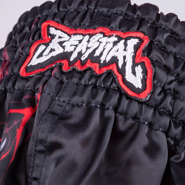 8 WEAPONS Muay-Thai-Shorts Beastial Wolf - Schwarz/Rot