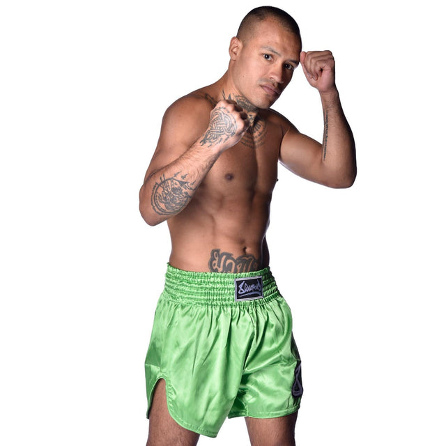 8 WEAPONS Muay-Thai-Shorts Strike - Grün