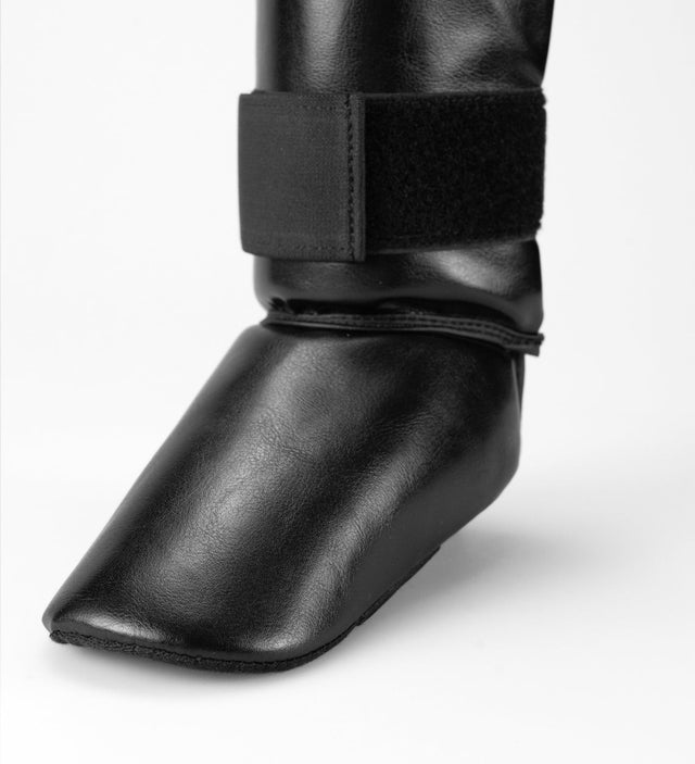 Elevate Schienbeinschoner Prime – Schwarz/Weiss