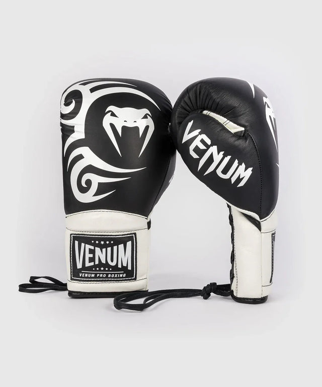 Venum Boxhandschuhe Giant 2.0 Mike Tyson Pro mit Schnürverschluss – Schwarz/Weiss