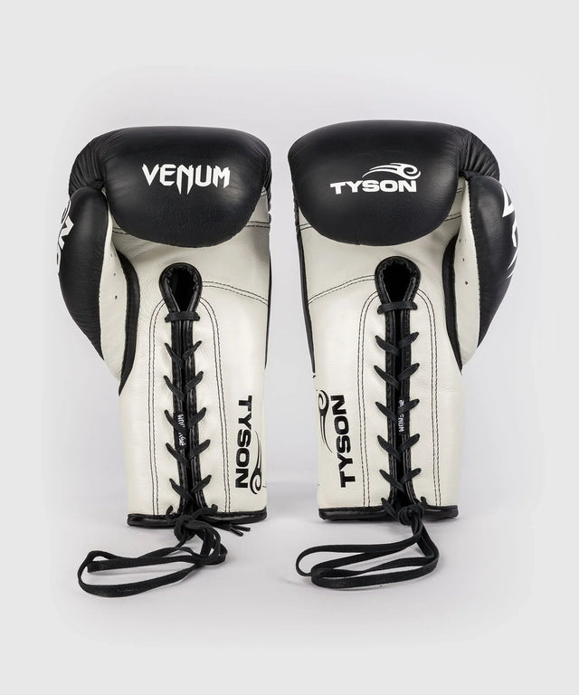Venum Boxhandschuhe Giant 2.0 Mike Tyson Pro mit Schnürverschluss – Schwarz/Weiss