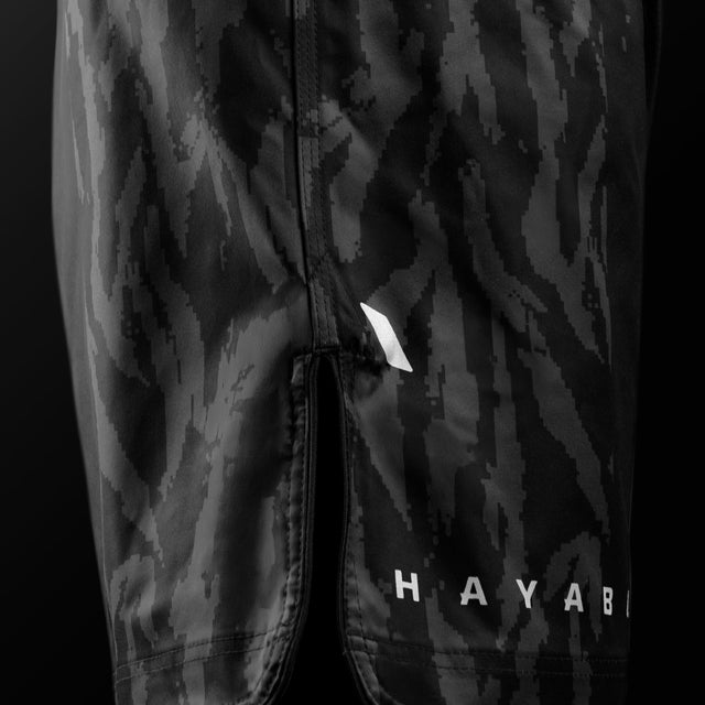 Hayabusa MMA-Shorts Apex Mid - Carbon-Schwarz