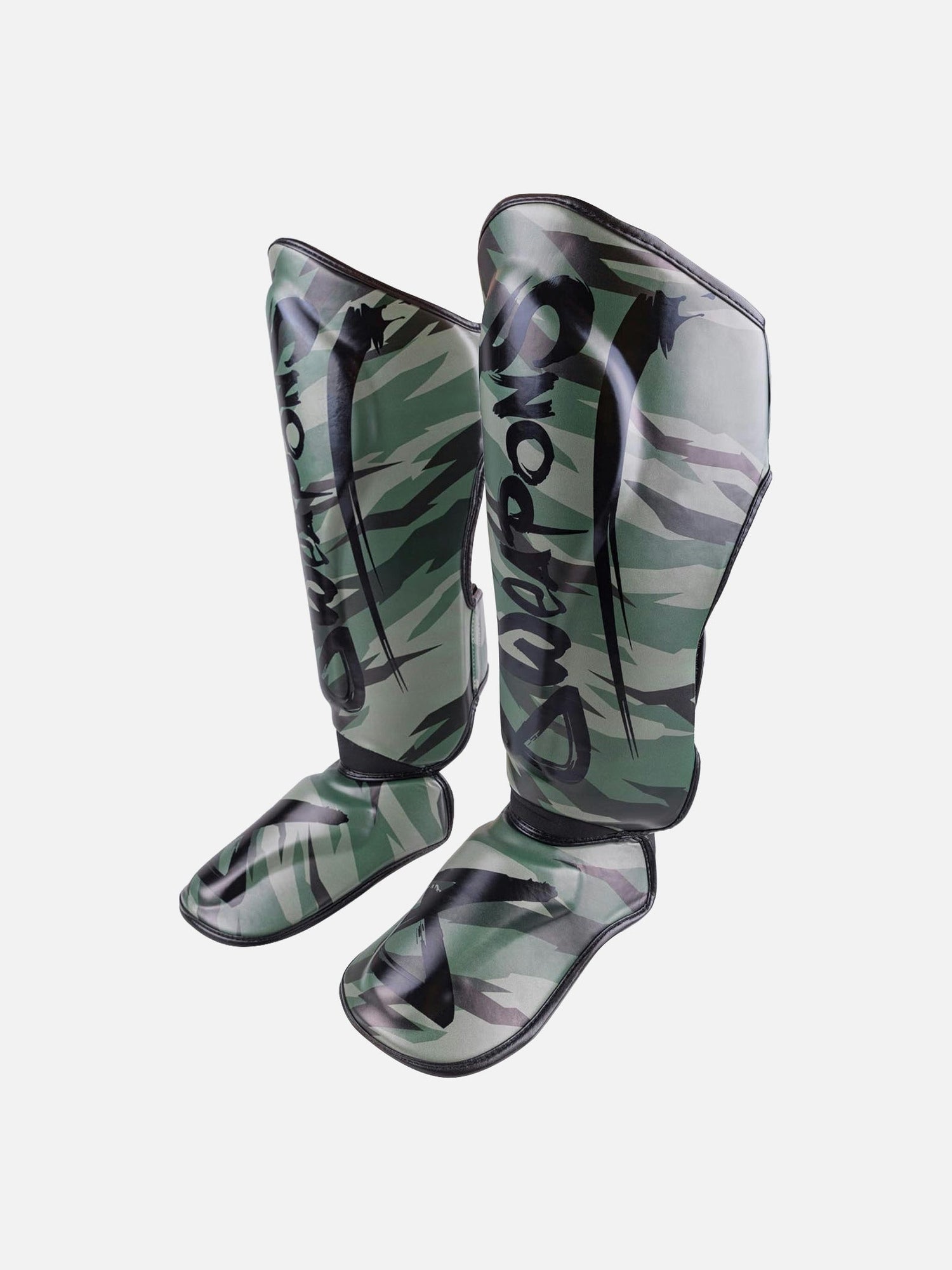8 WEAPONS Schienbeinschoner Unlimited 2.0 - Woodland Camo