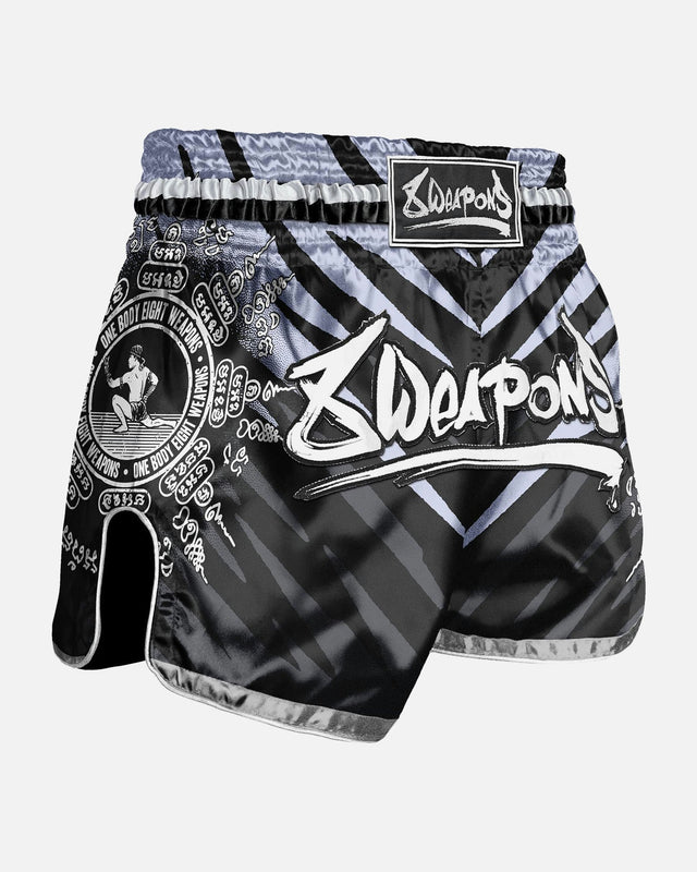 8 WEAPONS Muay Thai Shorts 8 Ways Yant - Schwarz/Silber