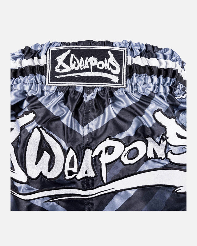8 WEAPONS Muay Thai Shorts 8 Ways Yant - Schwarz/Silber
