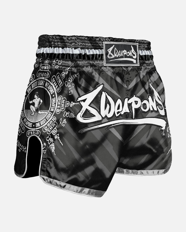 8 WEAPONS Muay Thai Shorts 8 Ways Yant - Schwarz/Silber