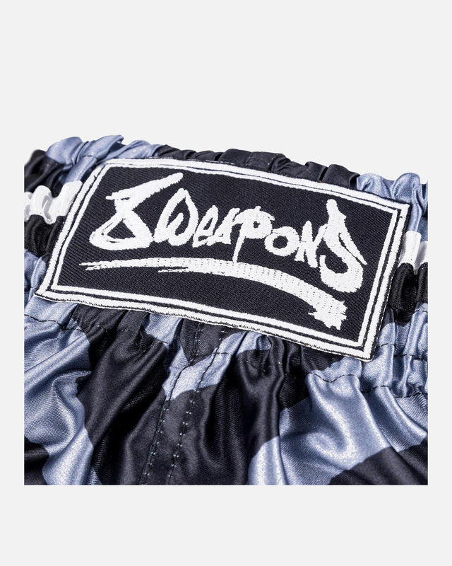 8 WEAPONS Muay Thai Shorts 8 Ways Yant - Schwarz/Silber
