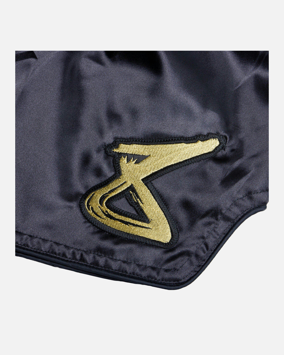 8 WEAPONS Muay-Thai-Shorts Strike - Schwarz/Gold