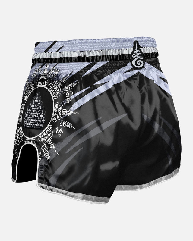 8 WEAPONS Muay Thai Shorts 8 Ways Yant - Schwarz/Silber