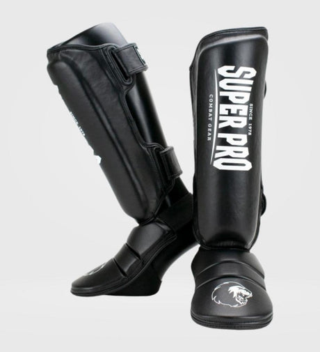 Super Pro Schienbeinschoner Protector - Schwarz/Weiss - The Fight Company Deutschland
