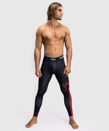 Venum x TEKKEN 8 - Spats - Marshall Law - Zwart/Rood/Goud